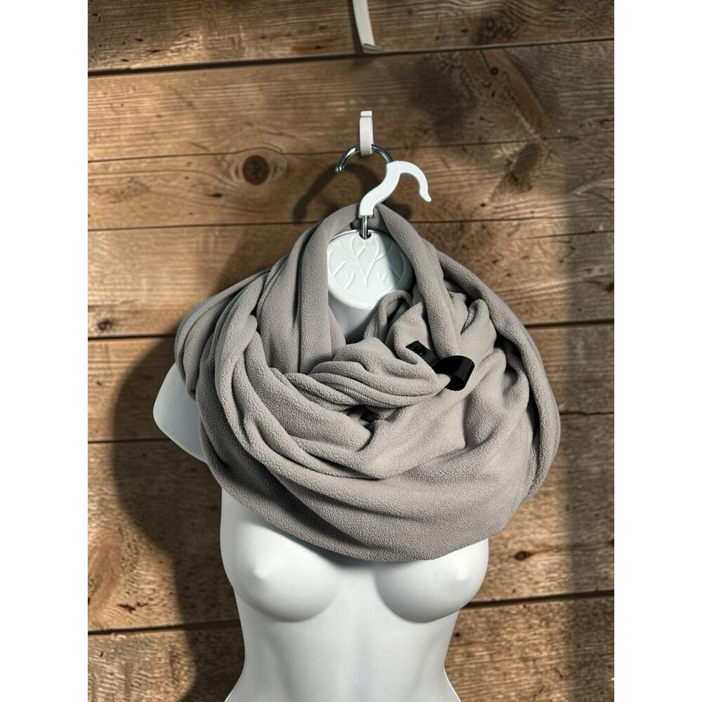 Lululemon Athletica Vinyasa Scarf One Size Gray Fleece Snap Buttons Versatile - Picture 5 of 10